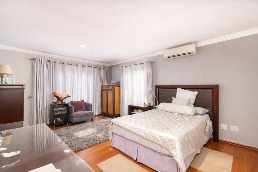 5 Bedroom Property for Sale in Meerhof North West